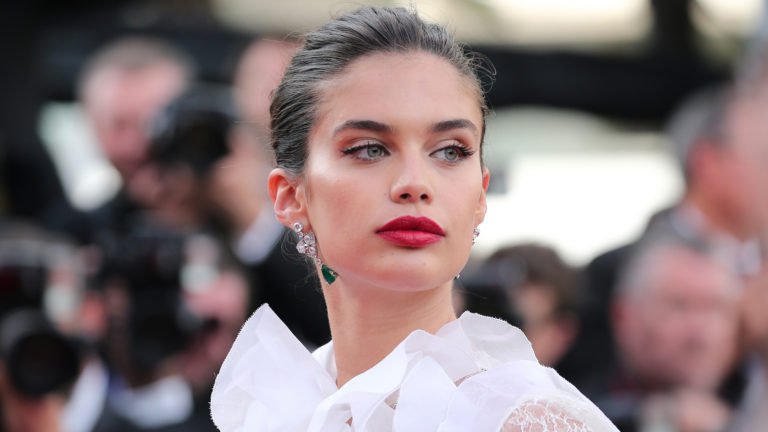 Sara Sampaio Net Worth 2021, Career, Boyfriend